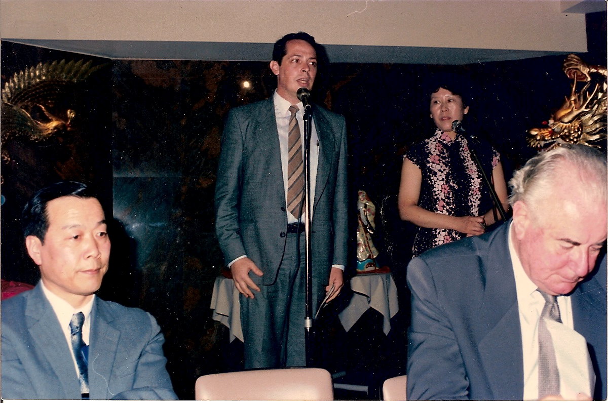 John McDonald itnroducing Hon Gough Whitlam Chinatown Sydney 1987